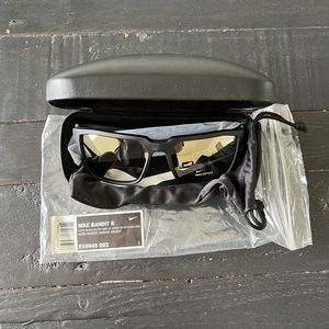 Nike NIKE BANDIT M EV0949 Sunglasses w/ Super Silver Flash Lenses and hard case.